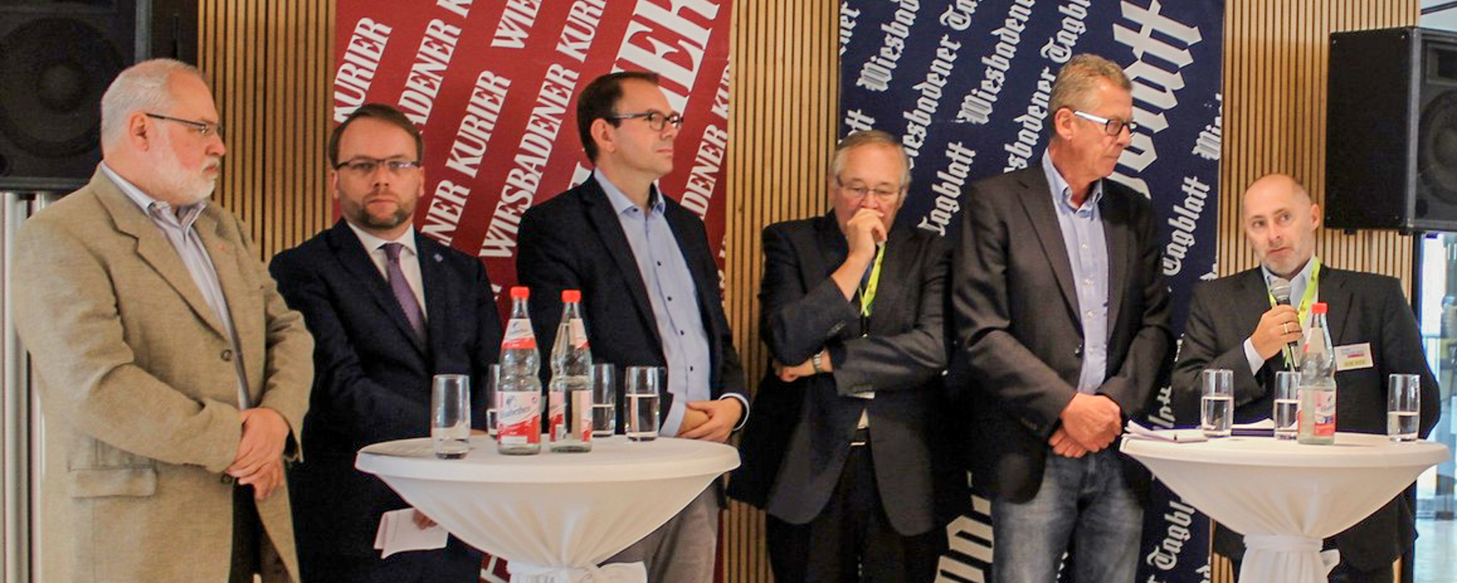 FDP-Landtagsabgeordneter und Parlamentarischer Geschäftsführer der FDP-Fraktion, René Rock (ganz rechts), auf dem Tag der offenen Tür des Hessischen Landtags in Wiesbaden