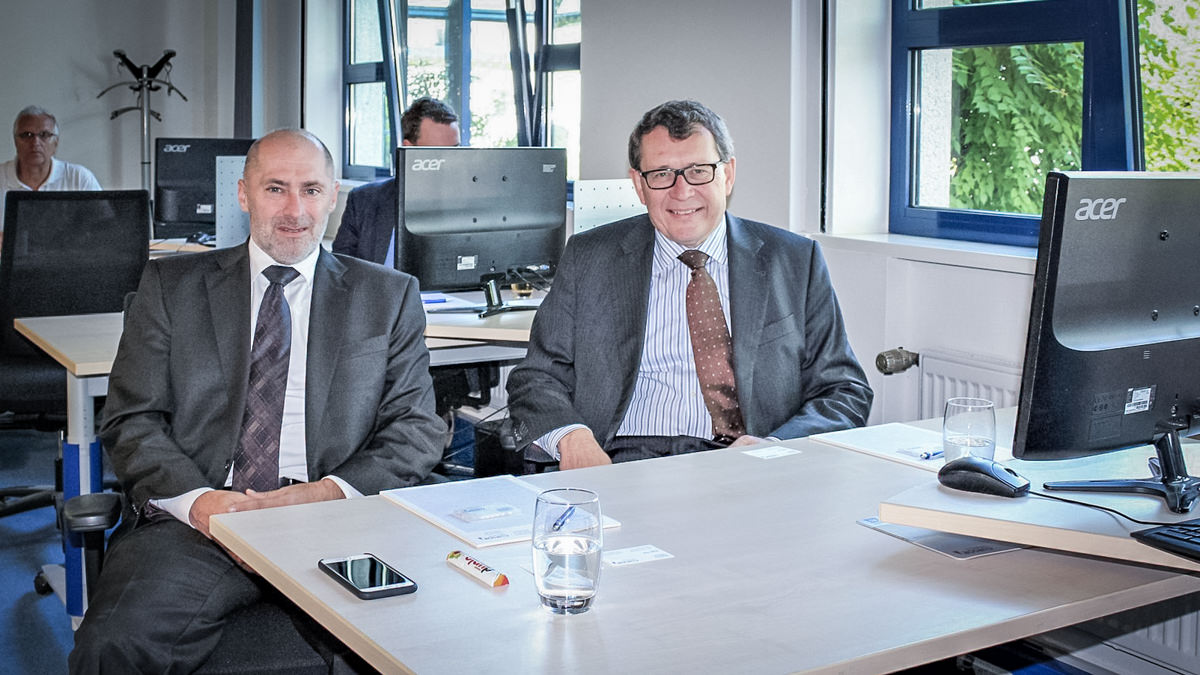 FDP-Fraktionsvorsitzender René Rock und FDP-Vizepräsident des Hessischen Langtags Wolfgang Greilich bei Software-Spezialist CURSOR AG