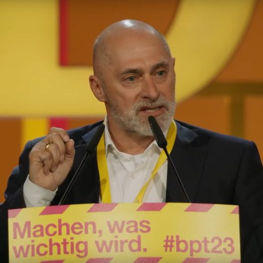 Rene Rock spricht auf dem Bundesparteitag 2023 der FDP